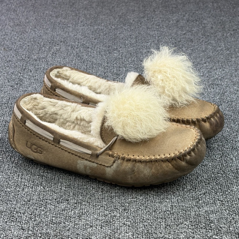 UGG Dakota Pom Pom Chestnut Suede Shearling Moccasin Slippers Womens Size 9